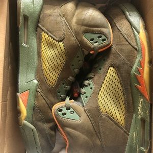 Air Jordan Retro 5 -olives. Size 14